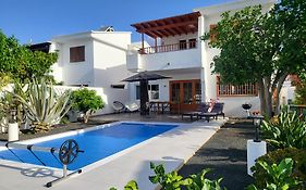 Villa Anna With Heated Pool